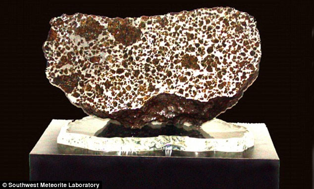 Phần thiên thạch lớn nhất từng được bán đấu giá với giá khởi điểm hai triệu USD.